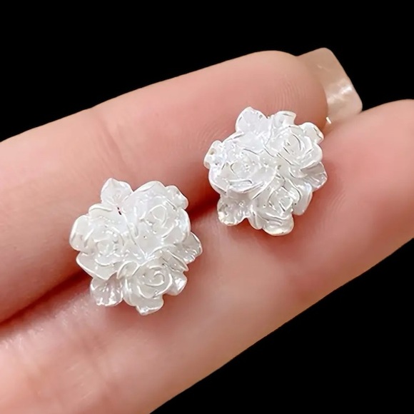 Jewelry - White Iridescent Bouquet of Roses Stud Earrings
